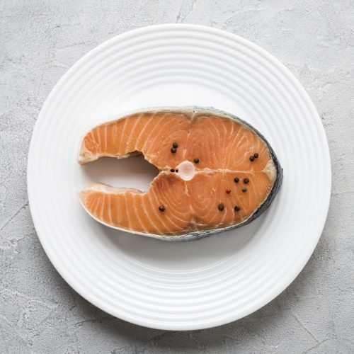 top-view-salmon-white-plate